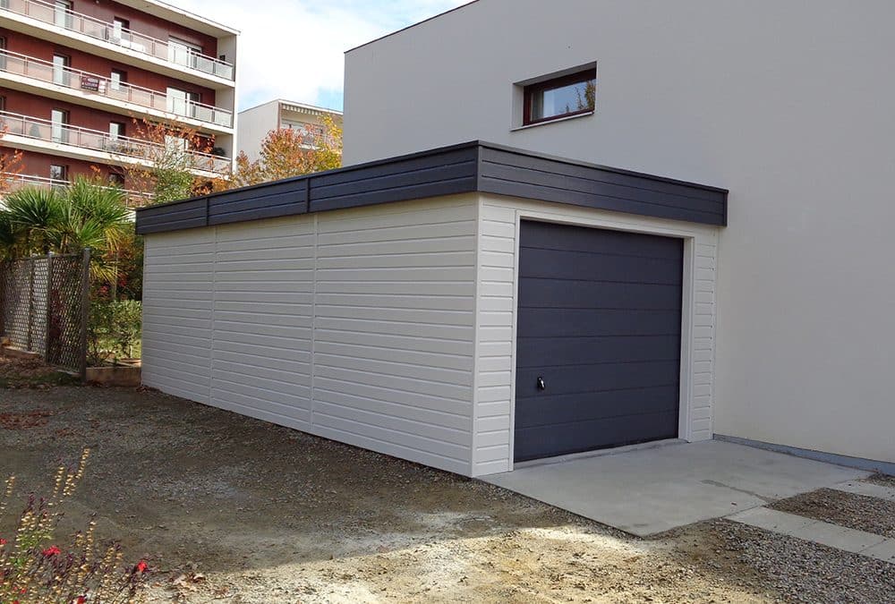 Garage accolé bardage bois laqué