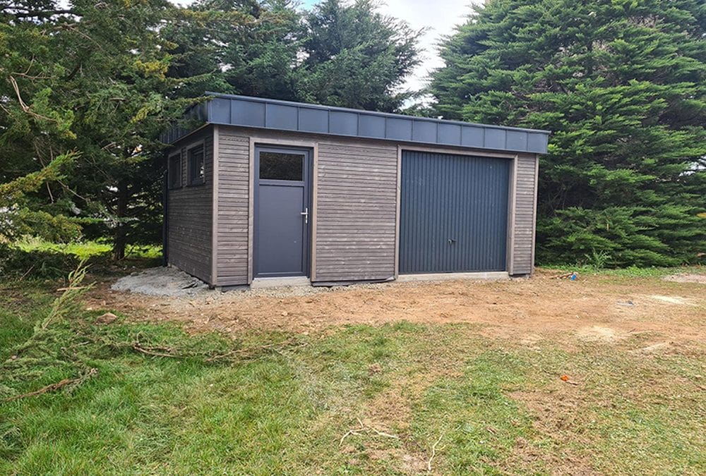 Garage toiture plate bardage bois naturel