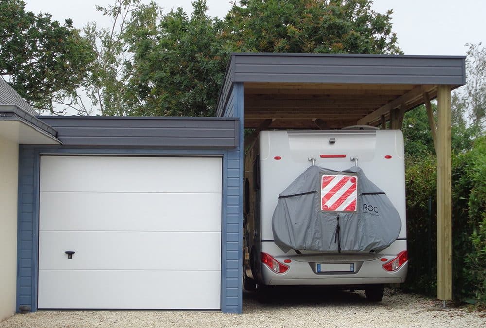 Garage accolé et son carport
